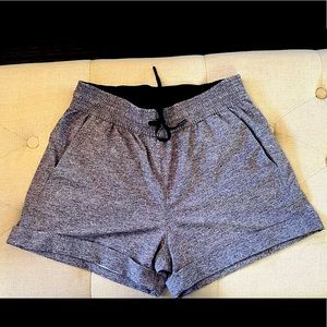 Lululemon Spring Break Away Shorts 3" size 6